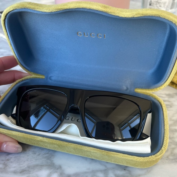 NWOT GUCCI SUNGLASSES - Picture 1 of 9